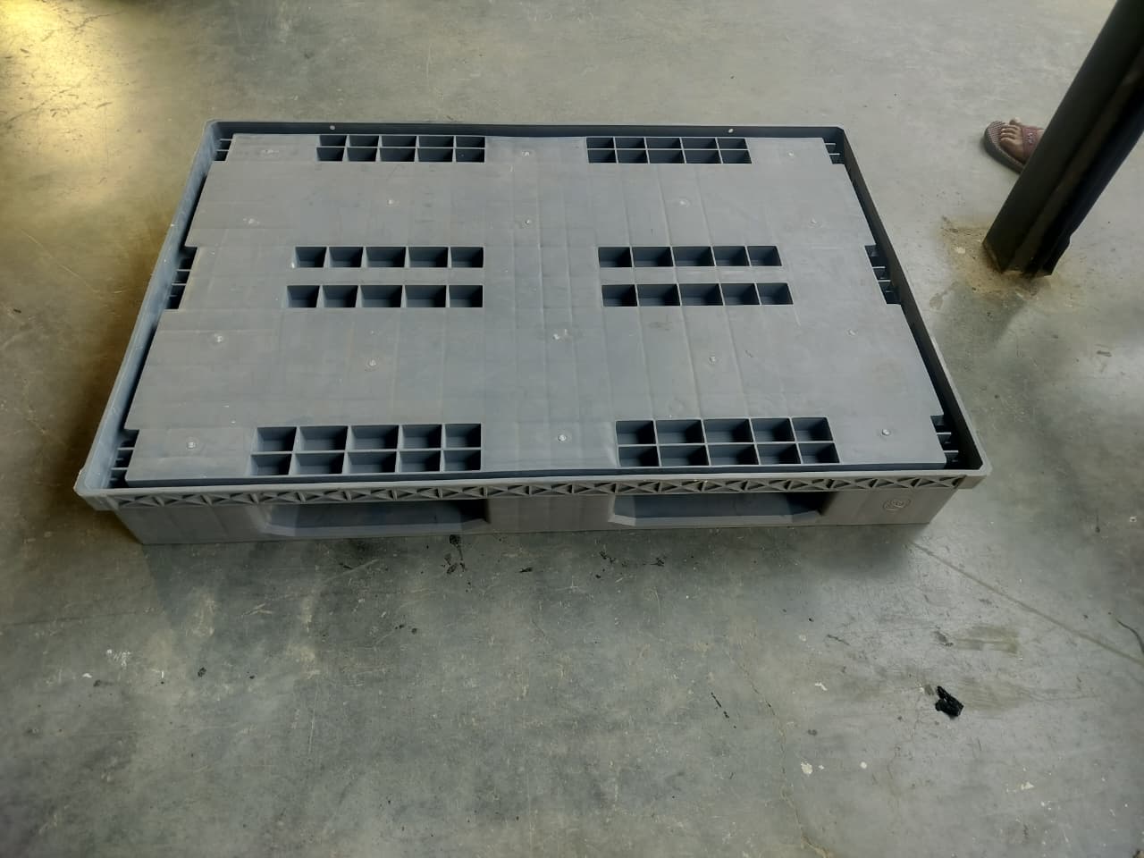 Lid-compatible crate