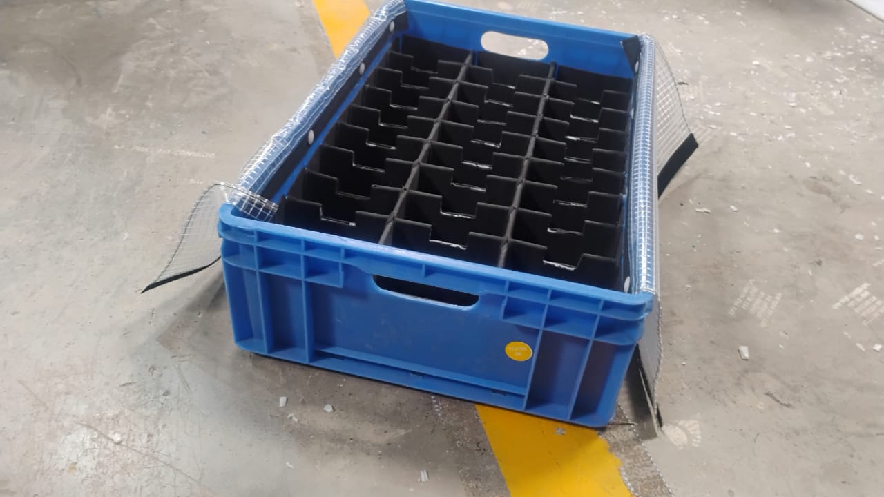 Export-friendly shipper