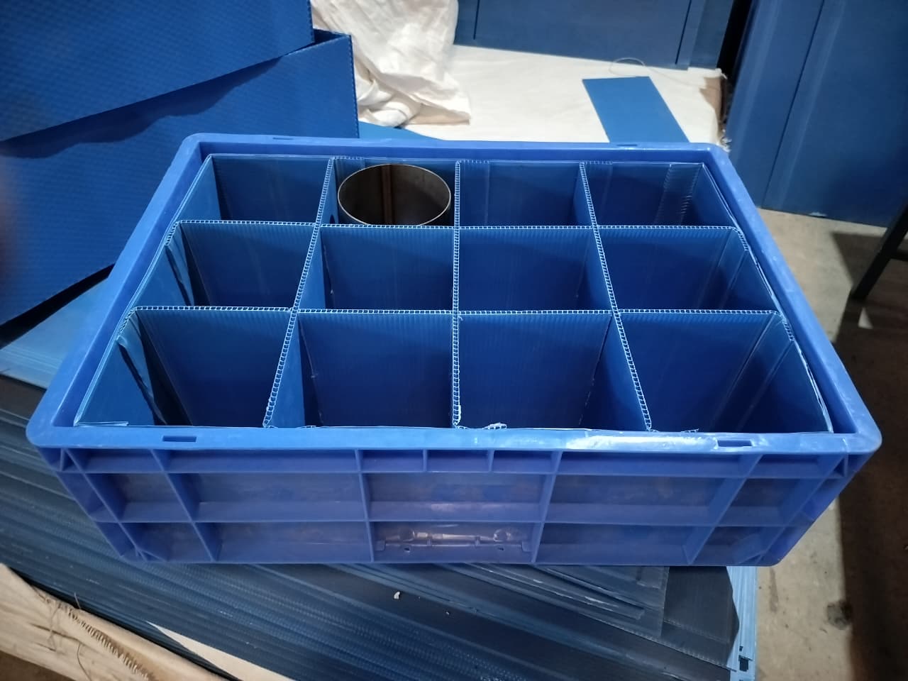 Standard industrial colour crate